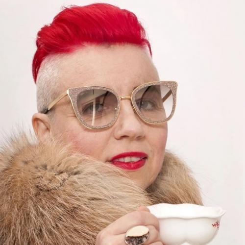 Яркие волосы у взрослых женщин: странная чудинка или смелый эксперимент. 03 Яркие волосы у взрослых женщин: странная чудинка или смелый эксперимент. 03