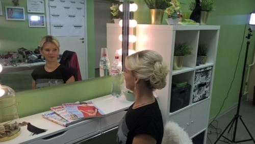 Красавица Марина с восторгом приняла свой новый образ для праздничного мероприятия! 01