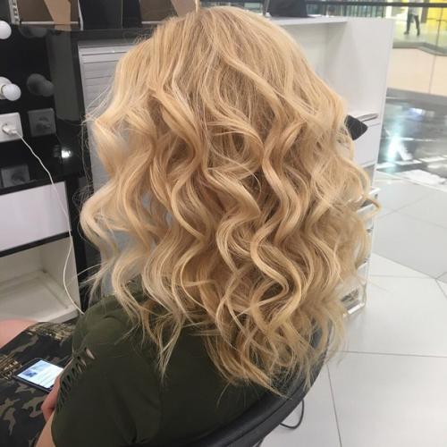 Милые девушки?  Уже пора бронировать места на макияж и причёску на новогодние корпоративы? 05