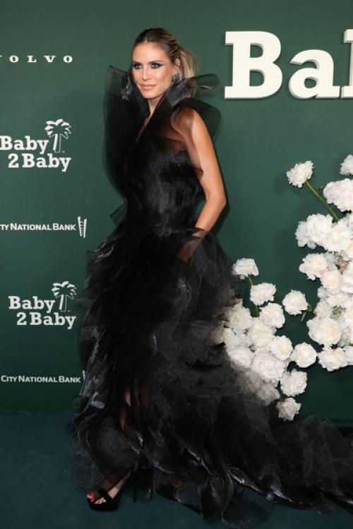 Heidiklum@Vsallaccess 50-летняя хайди клум посетила благотворительный вечер Baby2baby, которые ежегодно проходит в Калифорнии. 05