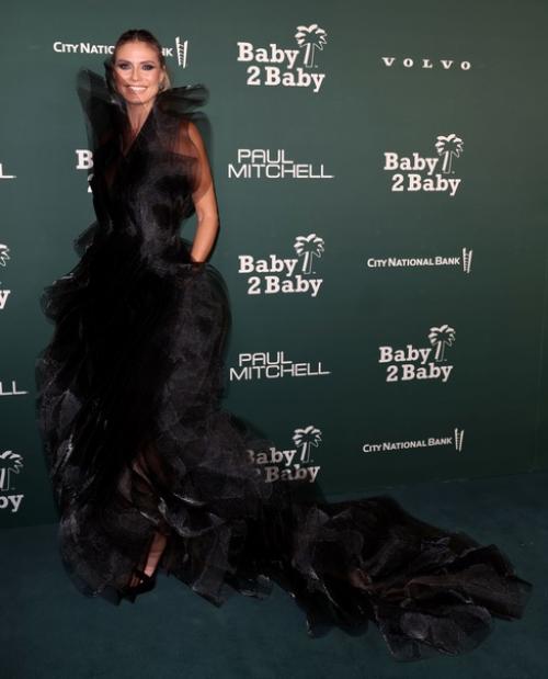 Heidiklum@Vsallaccess 50-летняя хайди клум посетила благотворительный вечер Baby2baby, которые ежегодно проходит в Калифорнии. 03