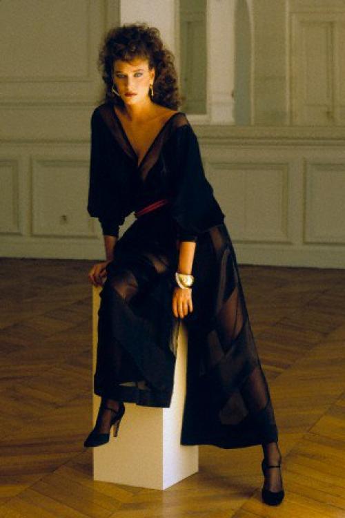 Стиль 1980-х гг. - стиль, воспроизводящий манеру одежды, макияжа, прически 1980-х годов. 07 Стиль 1980-х гг. - стиль, воспроизводящий манеру одежды, макияжа, прически 1980-х годов. 07