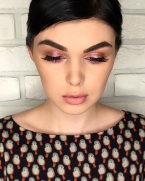 Милые девушки?  Уже пора бронировать места на макияж и причёску на новогодние корпоративы? 02