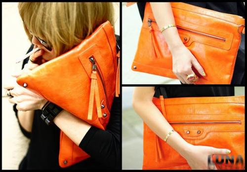 Красивую и стильную ношу всегда приятно нести. 01