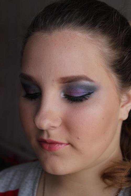 Предлагаю услуги причесок и макияжа. 01