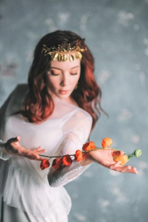 Мы начнем утро с прекрасной нимфы смотрящей в след уходящей осени. 06