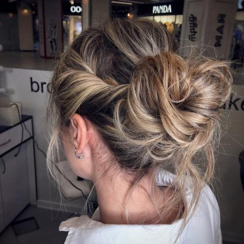 Милые девушки?  Уже пора бронировать места на макияж и причёску на новогодние корпоративы? 04