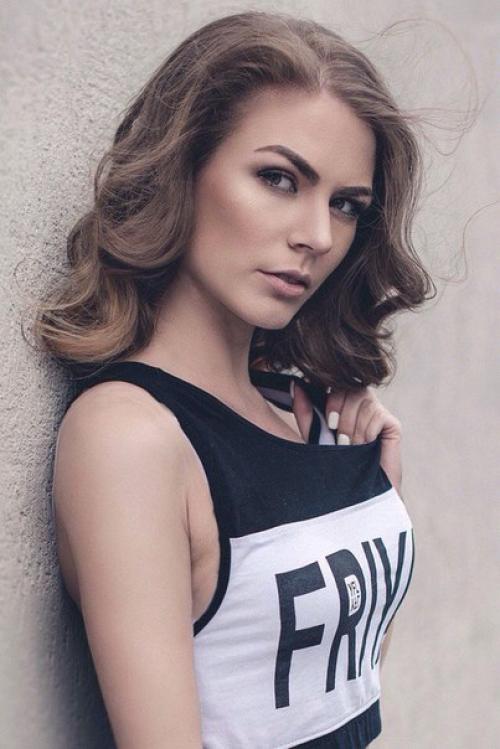 Привет?  Меня зовут Настя, я опытный визажист? 09