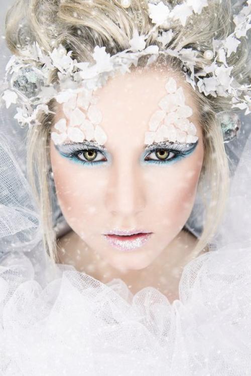 Нужны модели) для пополнения портфолио для команды визажистов мастера по прическам и фотографа. 02