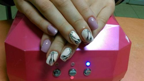 Девчонки, вот мы прям видим как кто-то из вас сейчас сидит и грустит: хочу маникюр, прическу, макияж, массаж, к косметологу или новые туфельки. 03