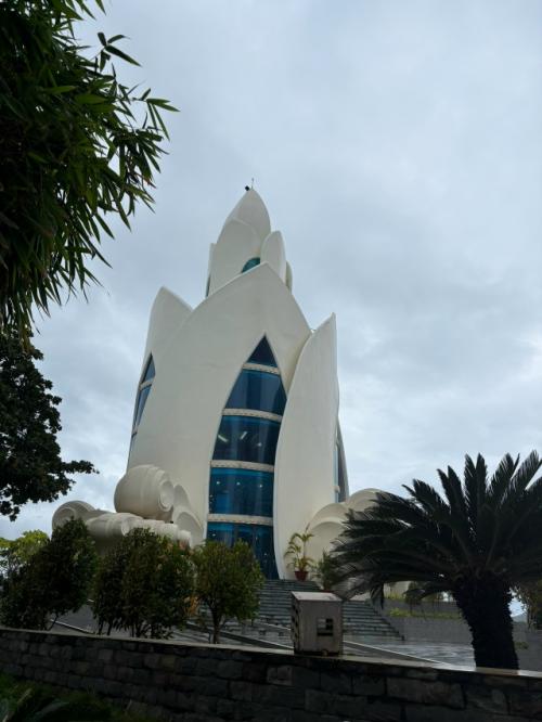 Итальянского фотографа из Милана встретила. 04