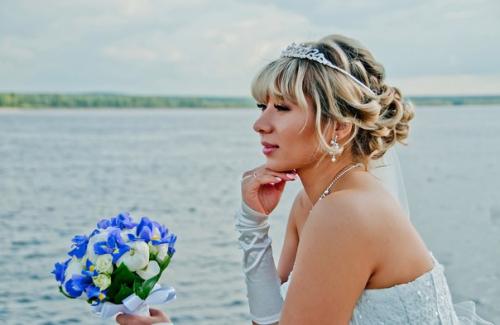 Милые сургутянки!  Успейте записаться на праздничную прическу и макияж. 01