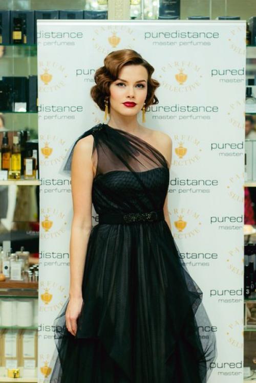 Очаровательные Александра и Настя на встрече с Яном эвудом восом - создателем исключительного парфюмерного бренда Puredistance! 06