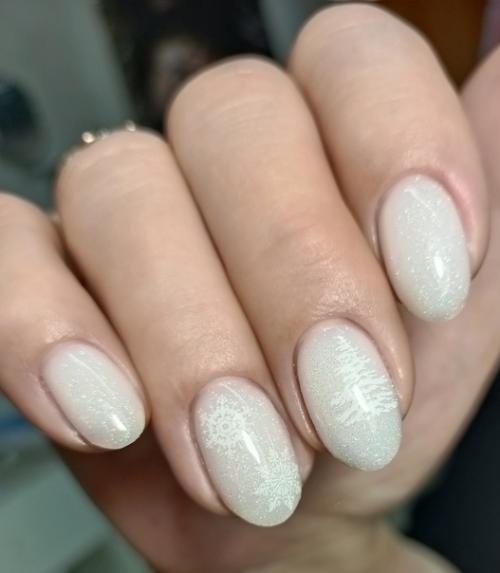 Женщине для красоты столько всего нужно сделать - причёска, маникюр, макияж, депиляция и тому подобное. 01