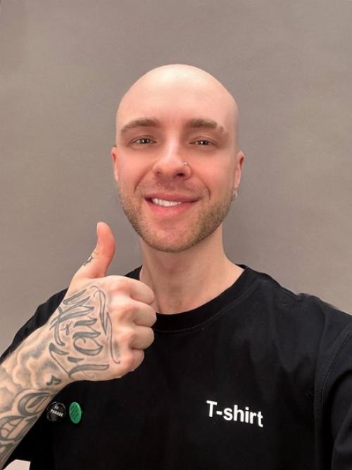 Кого из звёзд перестали узнавать поклонники? 07