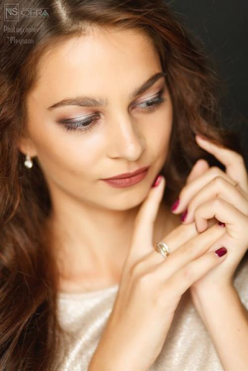 Здравствуйте, я стилист - визажист и мне нужны девочки на прически и макияж для пополнения портфолио. 01