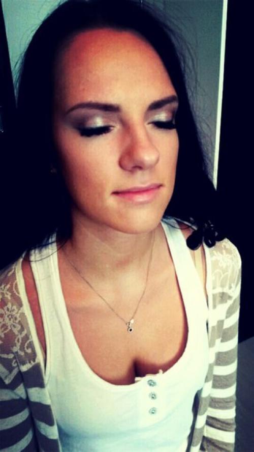 Здравствуйте?  Предлагаю услуги парикмахера - визажиста? 05