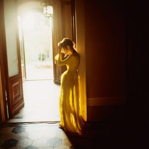 Up At The Villa: Изабели фонтана в фотосессии тома Крейга для Porter Magazine Winter Escape 2015. 03