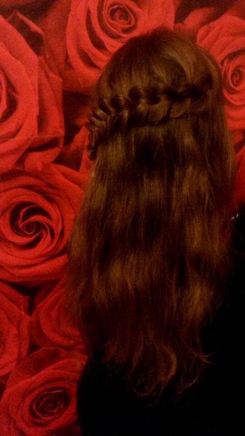 Здравствуйте?  Предлагаю услуги парикмахера - визажиста? 07