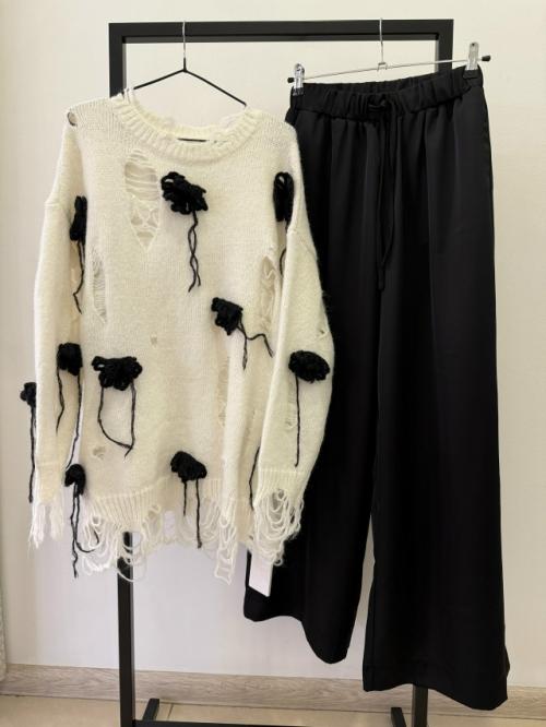 Образы с джинсами часто воспринимаются как повседневные и удобные, однако они вполне способны стать элегантными и даже праздничными. 05 Образы с джинсами часто воспринимаются как повседневные и удобные, однако они вполне способны стать элегантными и даже праздничными. 05