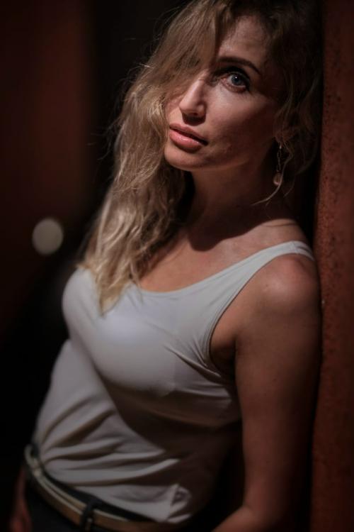 Итальянского фотографа из Милана встретила.  