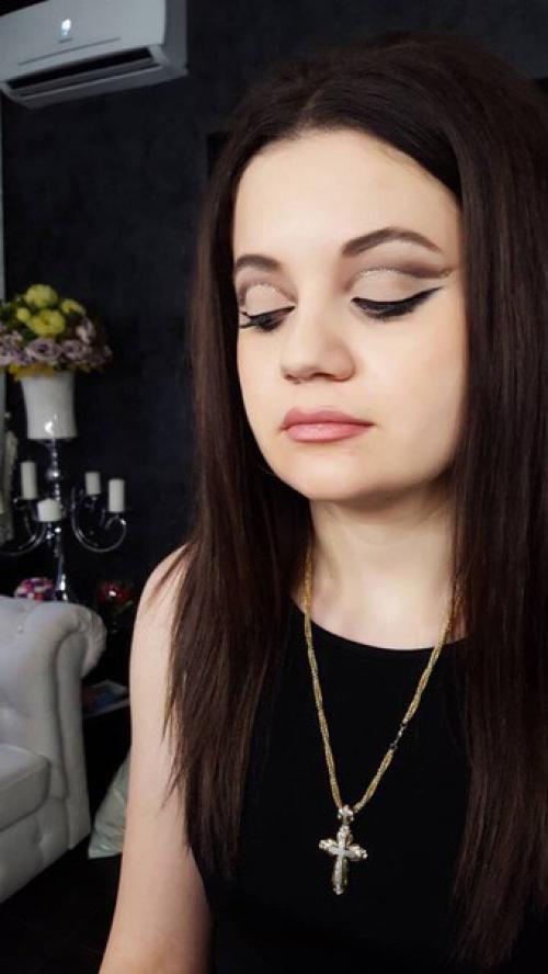 Чем ближе к новому году, тем меньше у нас времени остается на то, чтобы продумать свой образ на новогоднюю ночь. 02