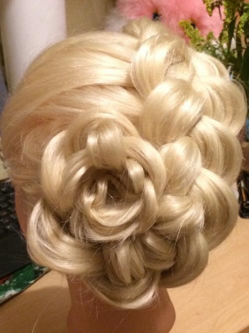 Здравствуйте, я стилист - визажист и мне нужны девочки на прически и макияж для пополнения портфолио. 06