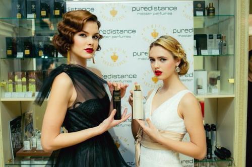 Очаровательные Александра и Настя на встрече с Яном эвудом восом - создателем исключительного парфюмерного бренда Puredistance! 05