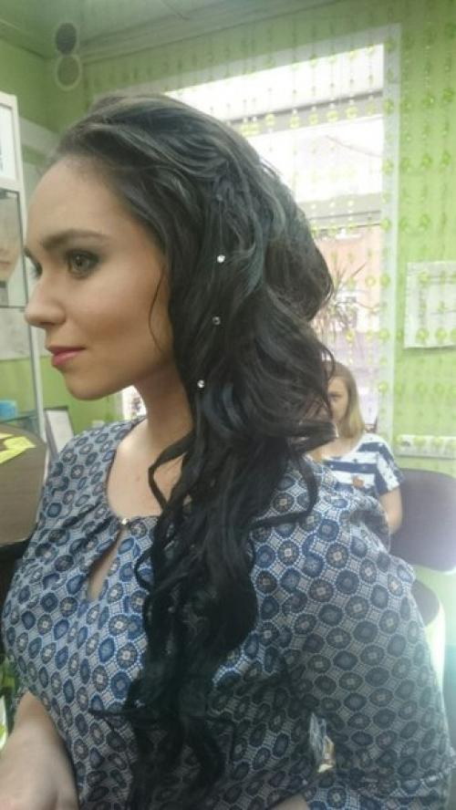 Спешите записаться на прически, макияж, стрижки, маникюр, и т. д к новогодним корпоративам! 03