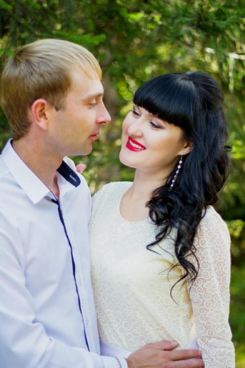 Нужны модели на макияж и локоны/прическу. 05