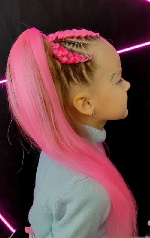 Вот такие милые хвостики и яркий розовый макияж для образа Барби делали Анюте на её пятилетие! 01