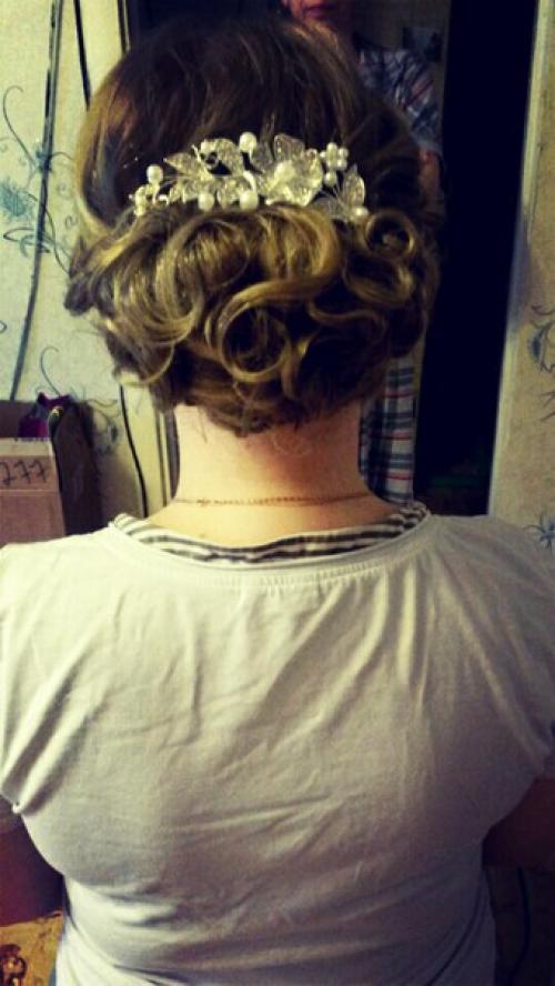 Здравствуйте?  Предлагаю услуги парикмахера - визажиста? 04