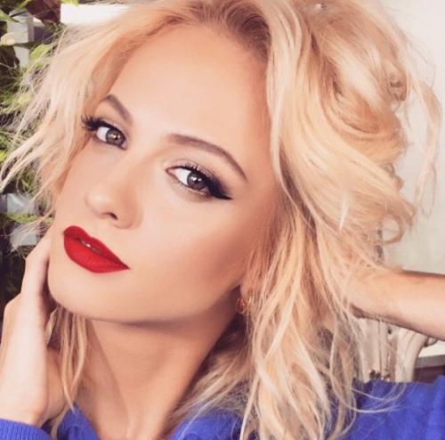 Вот уже в конце этой недели влюбленные пары отметят самый романтический праздник в году - день святого Валентина. 03