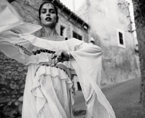 The Sun Also Rises: Аманда Уэллш в фотосессии Елены емчук для Porter Magazine Spring 2016. 09