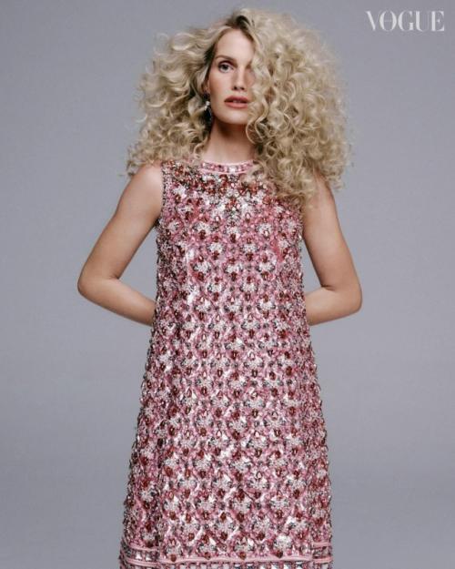 Звезды. В сети раскритиковали новую фотосессию племянницы принцессы Дианы китти Спенсер для бразильского Vogue. 03