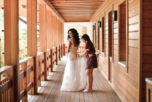 Каждый раз, пересматривая свадебные фотографии наших девочек, мы убеждаемся, что настоящие невесты - лучшие модели для демонстрации наших платьев! 02