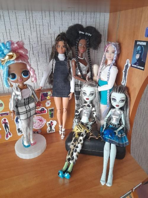 В пятницу мне очень захотелось привести в порядок мою старую куклу, которую мне подарили на моё 8-летие. 03