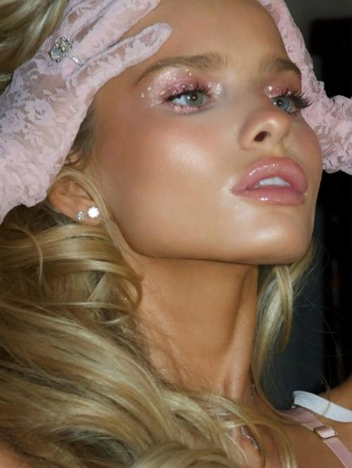 Мы ищем визажиста (макияж + прическа) на 15. 02