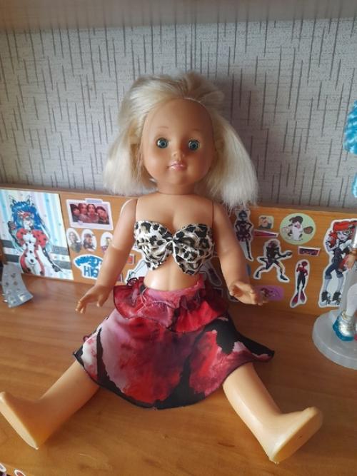 В пятницу мне очень захотелось привести в порядок мою старую куклу, которую мне подарили на моё 8-летие. 02