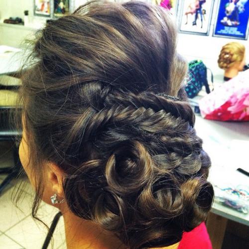 Уважаемые девушки, предлагаю услуги стилиста визажиста. 02