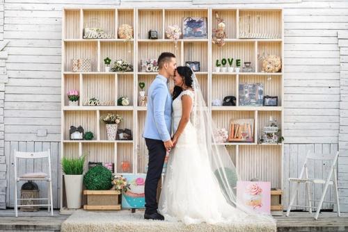 Каждый раз, пересматривая свадебные фотографии наших девочек, мы убеждаемся, что настоящие невесты - лучшие модели для демонстрации наших платьев! 07