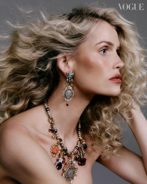 Звезды. В сети раскритиковали новую фотосессию племянницы принцессы Дианы китти Спенсер для бразильского Vogue. 02