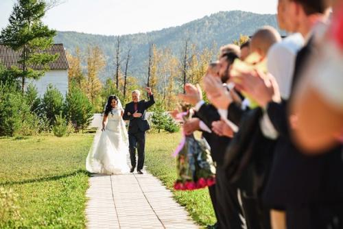 Каждый раз, пересматривая свадебные фотографии наших девочек, мы убеждаемся, что настоящие невесты - лучшие модели для демонстрации наших платьев! 05
