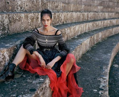 The Sun Also Rises: Аманда Уэллш в фотосессии Елены емчук для Porter Magazine Spring 2016. 02