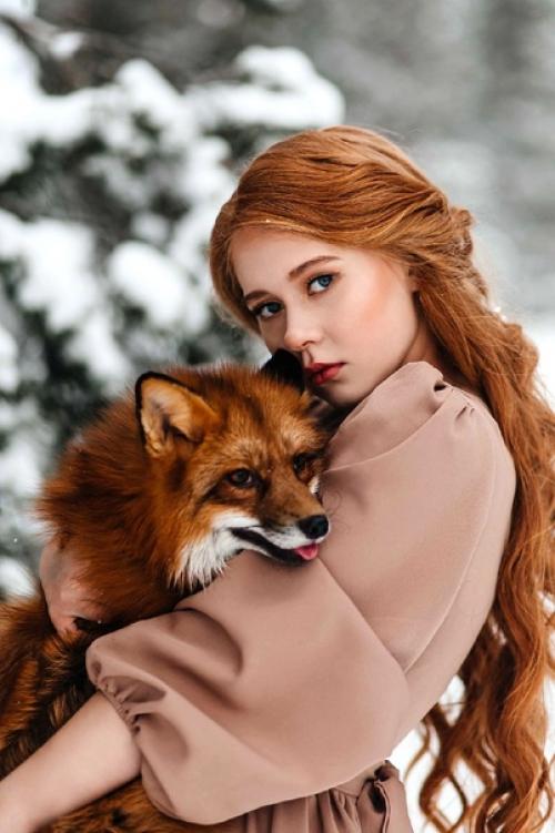 Прекрасное зимнее утро, пушистый снег, запах хвои и ты нежная и утонченная на едине с природой. 01