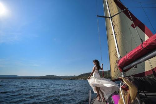 Каждый раз, пересматривая свадебные фотографии наших девочек, мы убеждаемся, что настоящие невесты - лучшие модели для демонстрации наших платьев! 08