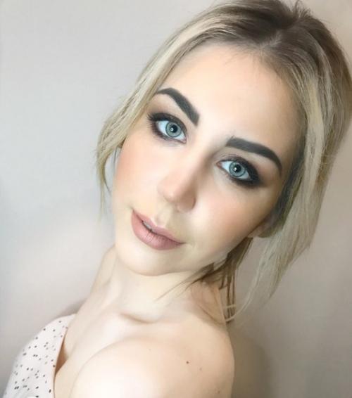 Яркий макияж и лёгкая воздушная прическа. 03