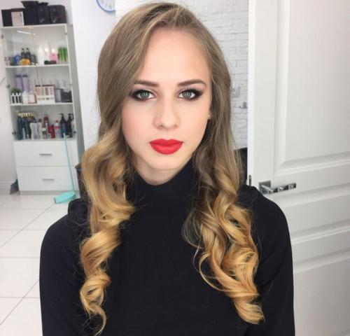 Требуются модели на МАКИЯЖ и парикмахерские услуги. 01