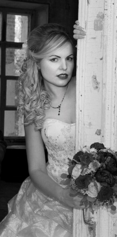 Милые девушки.  Мы предлагаем вам свою помощь в создании любого праздничного образа. 07