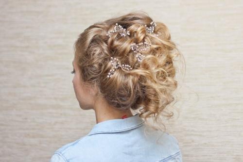 Требуются модели на МАКИЯЖ и парикмахерские услуги. 03